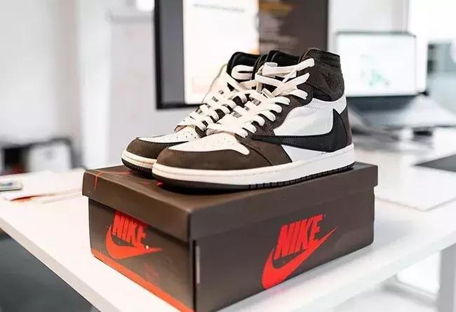 aj1小倒钩一秒分辨真假,aj1小倒钩真假对比