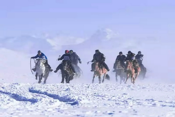 巴音布鲁克镇冬天的生活,巴音郭楞自治州和静县冬天