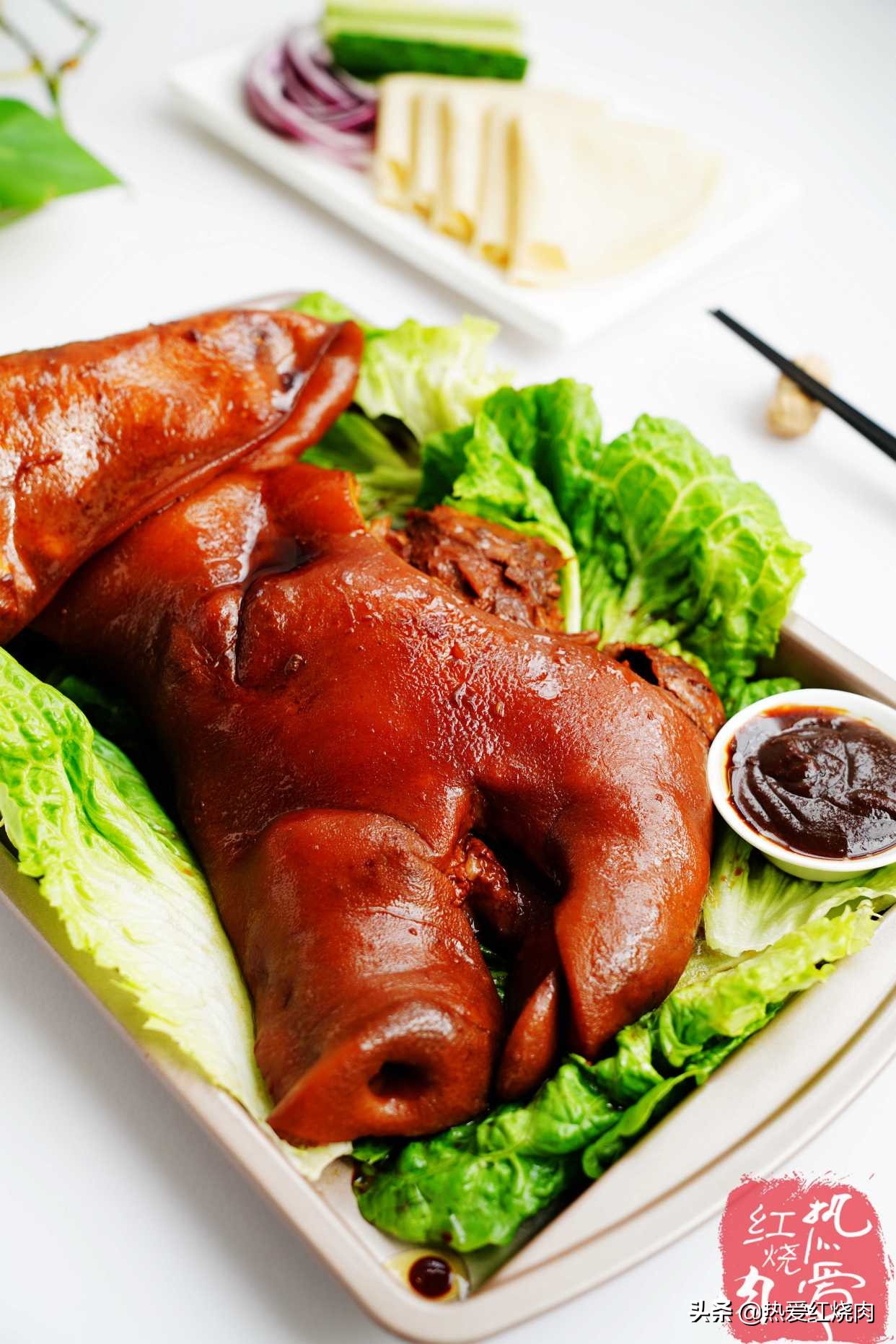 过年桌上的大猪头,过年的大猪头