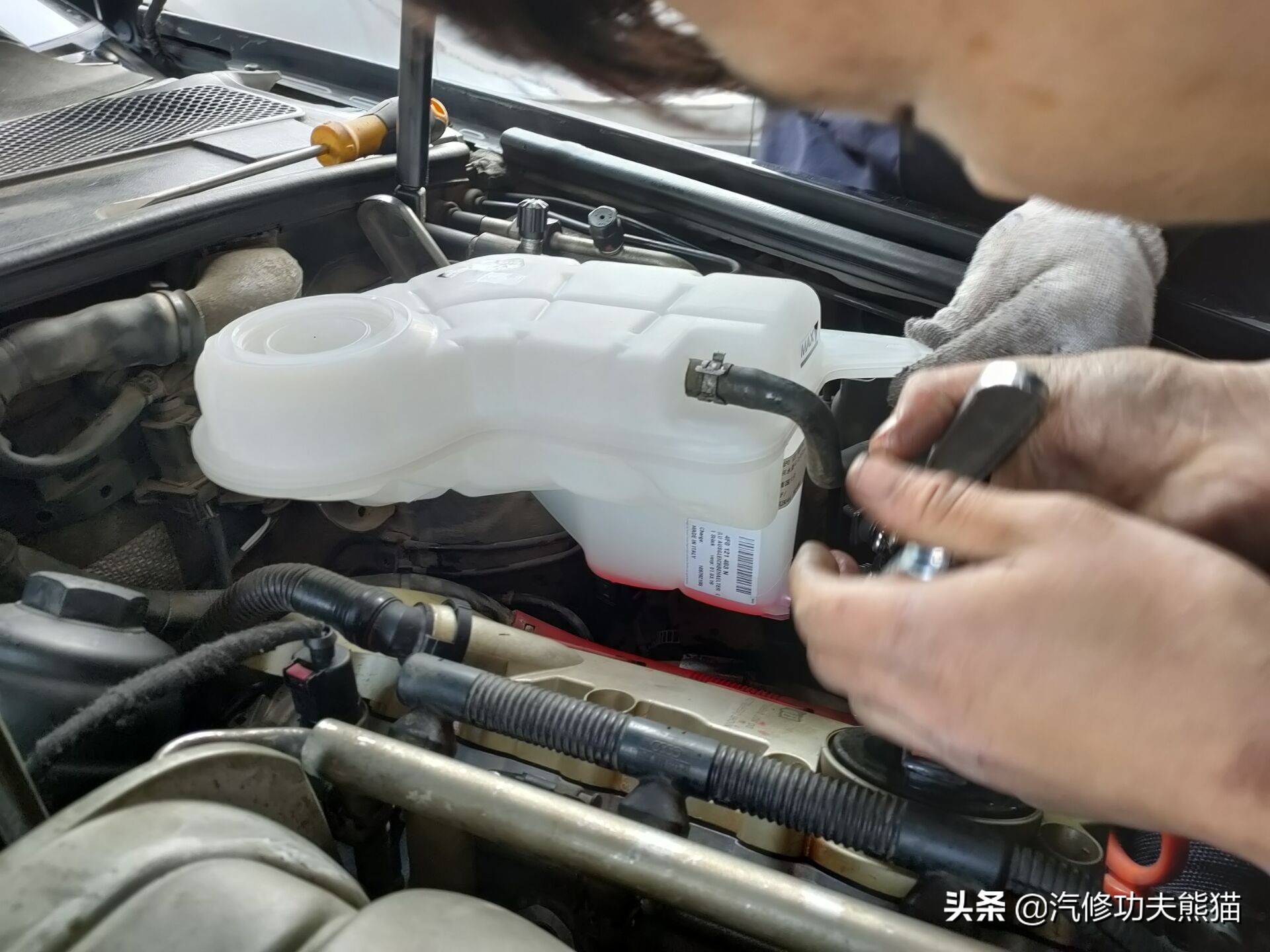 08款奥迪a6l手动挡2.0t烧机油么,09款奥迪a6l2.4烧机油怎么解决