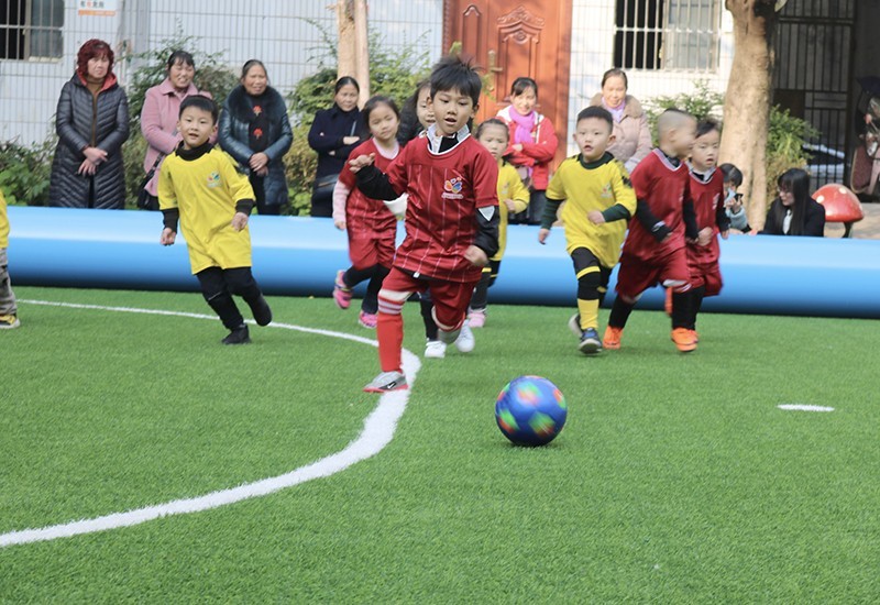 寓教于乐的足球课,快乐足球童心逐梦