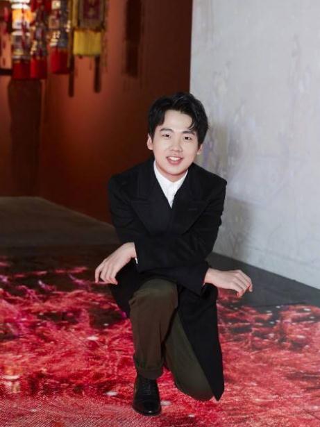 跑男团为baby追星视频,跑男团看黄旭熙蔡徐坤跳舞