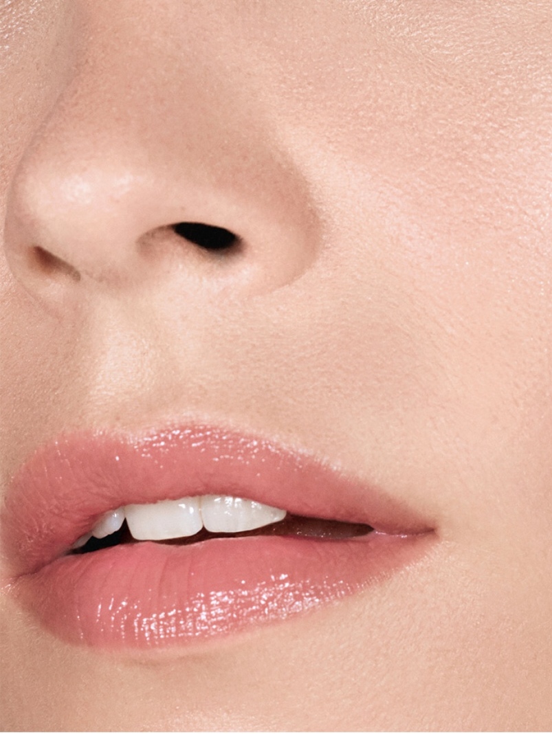 你可以没有爱情但不可以没有面包,可以没有爱情不能没有口红和香水