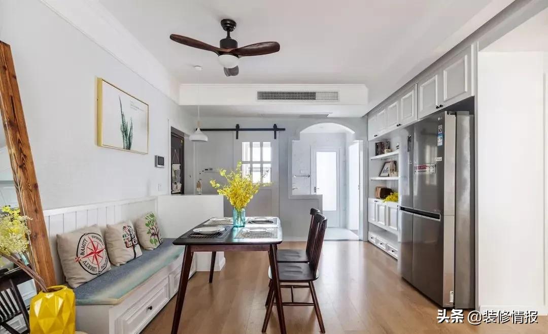 进门就是客餐厅一体卡座设计,餐厅全卡座设计效果图