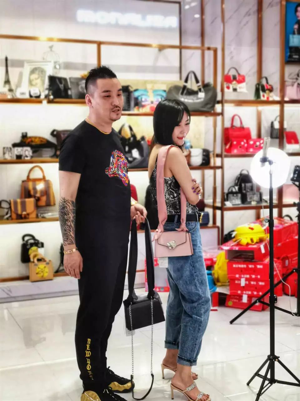 千万粉丝边看直播边剁手！TOP35大主播空降圣地卖货