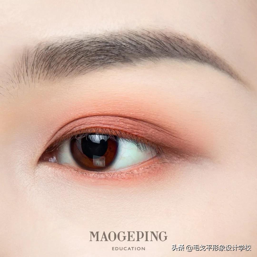 手把手教你画精致的妆,化妆前后差距大的变装