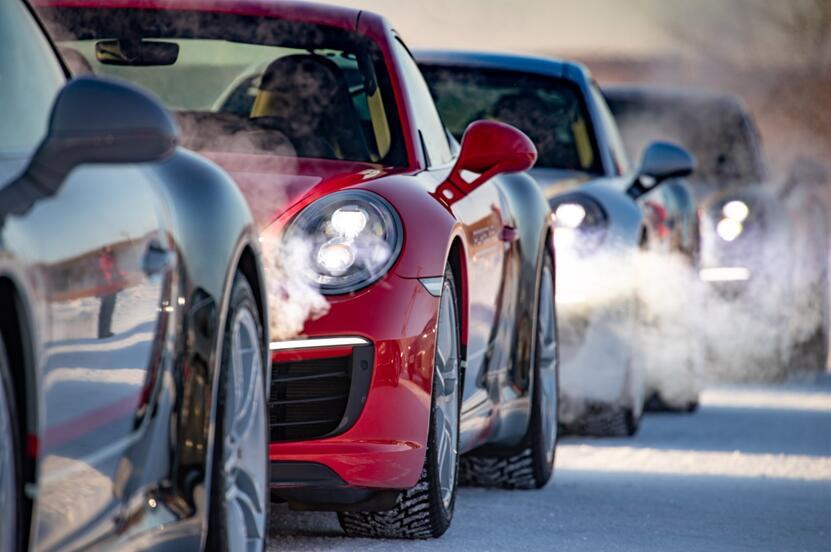 保时捷911turbos漂移,保时捷panamera雪地模式怎么开