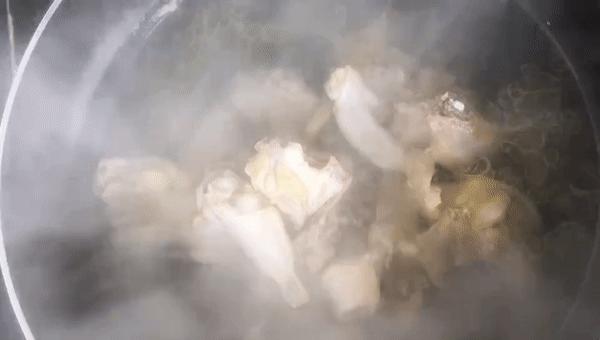 小姨做饭原视频,小姨做竹筒米饭