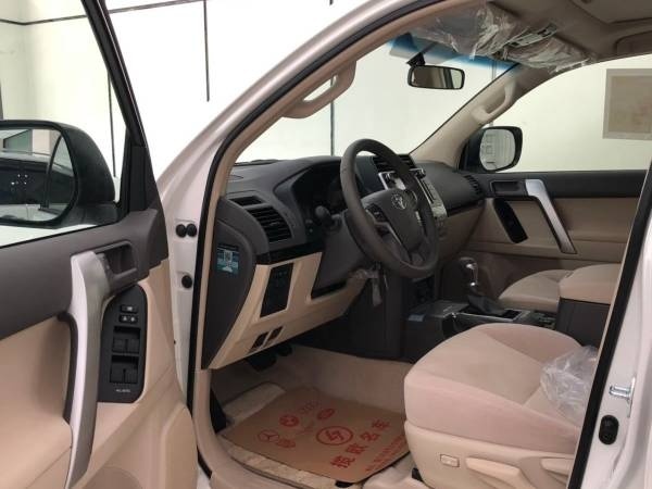 19款丰田霸道2700中东版室内图片,20款中东霸道2700功能大全