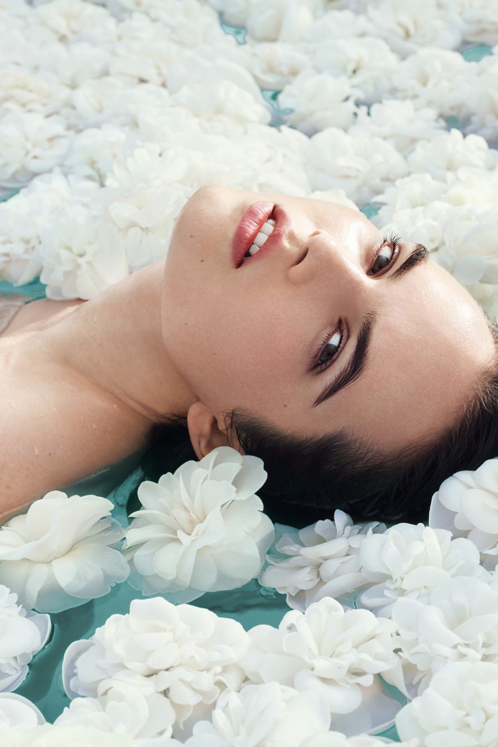 香奈儿山茶花润泽水感乳液怎么用,香奈儿山茶花润泽微精华怎么用