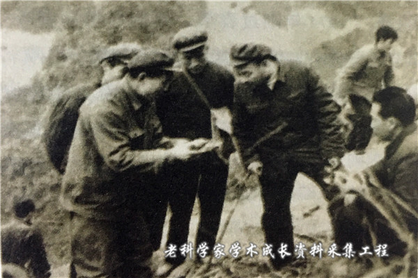 没有经费仍然坚持研究,他揭开了天麻生长的全部奥秘,药农为他立碑塑像