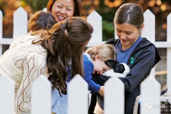 年龄相差89岁，英国王室最强“带货”组合