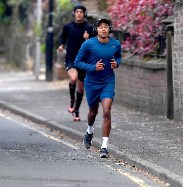 曼联帝星绯闻不停，意甲宝贝要给他发写真！零皇坚称其成功靠努力
