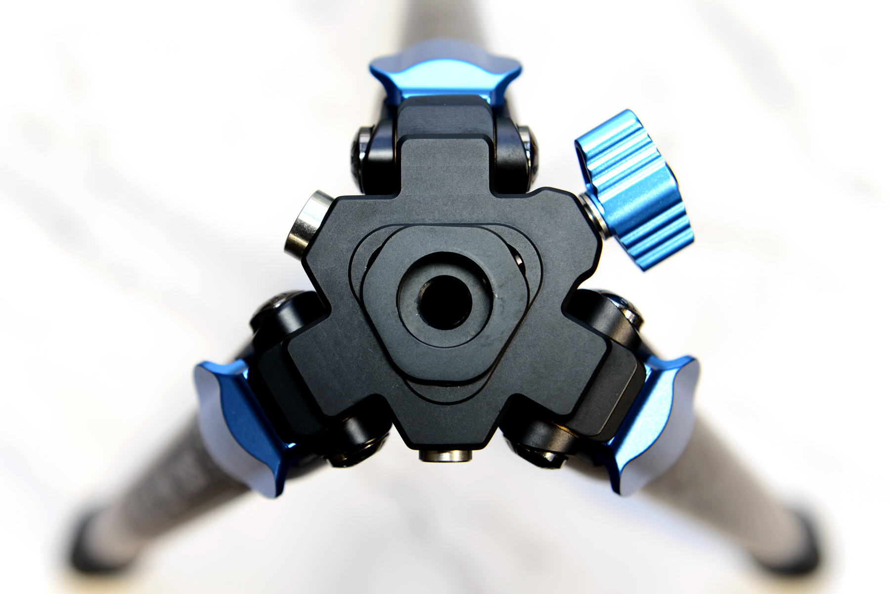 摄影好帮手,思锐便携碳纤维三脚架