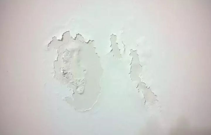 墙面掉皮怎么修补最好,墙面反碱掉皮如何修补