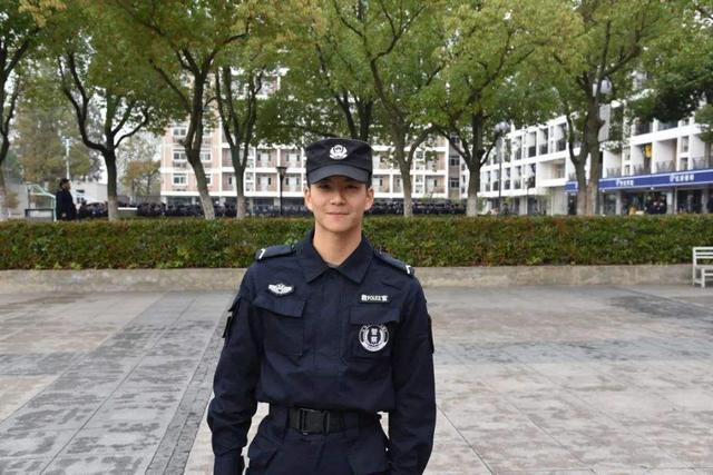 安徽这一所专科大学很不错，就业率很高，毕业90%就是公务员