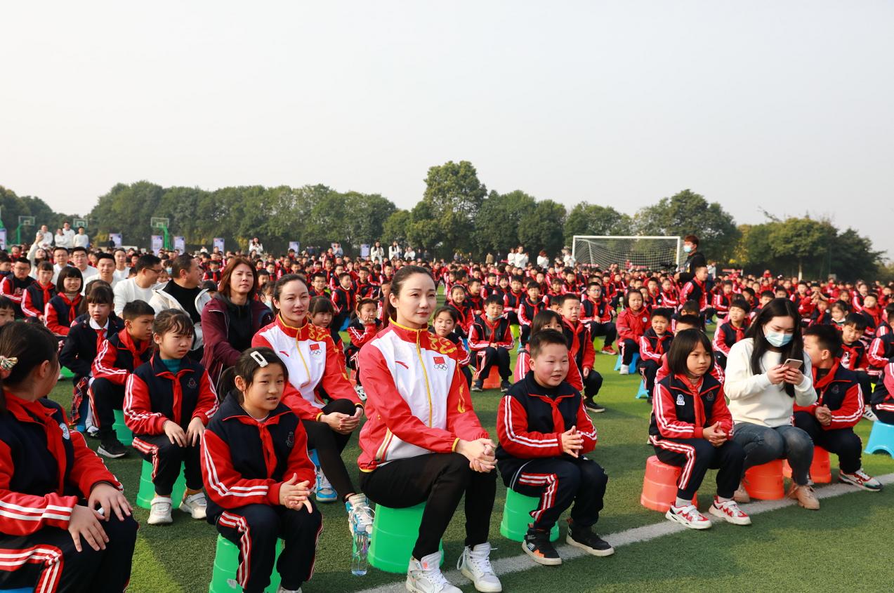 运动明星助阵、共绘大运画卷，这所学校的开学典礼，“燃爆了！”