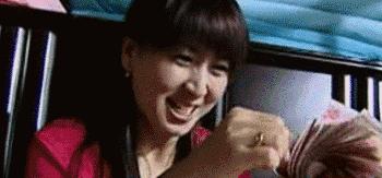 翡翠原石一刀暴涨视频,翡翠原石一刀切出20亿满色