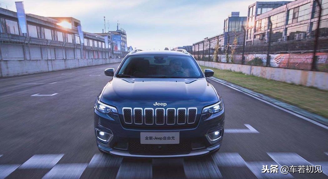 试驾2019jeep自由光全能版,jeep自由光试驾新款