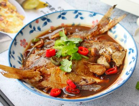 年夜饭必备菜红烧鲳鱼,红烧鲳鱼最佳吃法