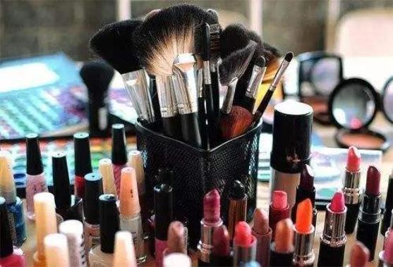 爱美的女士脸上有斑,爱美的女孩怎么祛斑