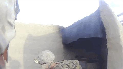 csgo闪光弹被人挡住了还会被闪吗,csgo与现实对比