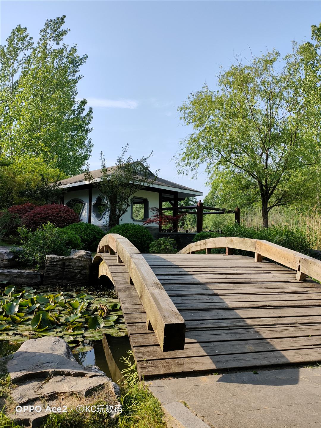 185g配备地表最强快充OPPOAce2值得买吗?