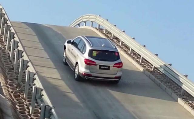 自动挡汽车上坡时要挂到l挡吗,自动挡老司机开手动挡