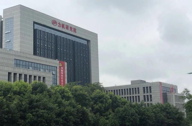 他是重庆前首富，越南球王也为他打工，如今欠债14亿要垮了