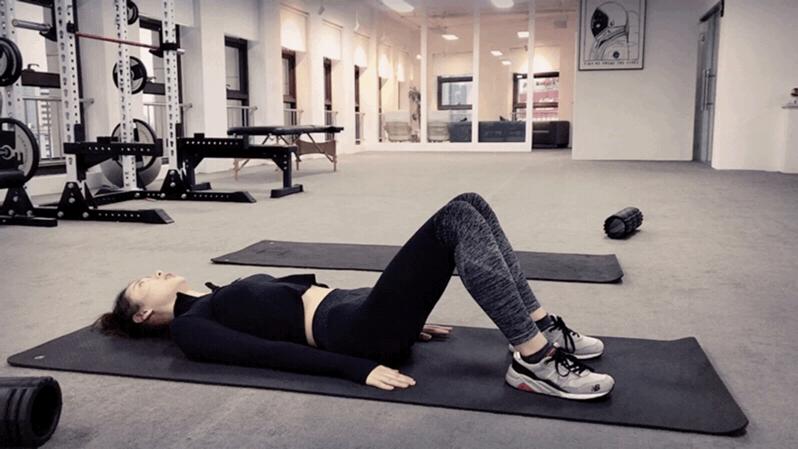 针对孕期腰背痛的最佳训练方案,孕期缓解腰背痛的运动操