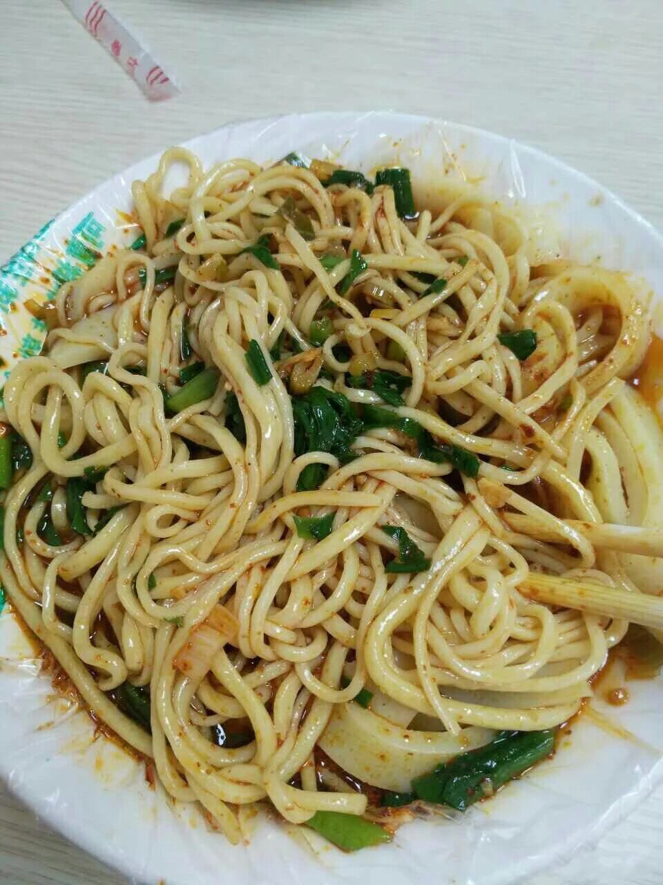 乌鲁木齐好吃的薄凉皮,乌鲁木齐当地人爱吃的凉皮