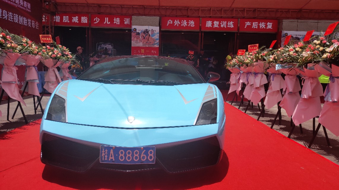 北海商家搞活动也是够拼，去南宁租个几百万*博兰**基尼撑场面