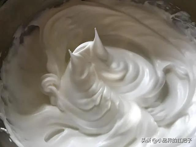 手动打蛋器如何快速打发蛋糕粉,自做蛋糕打蛋器用手动还是自动