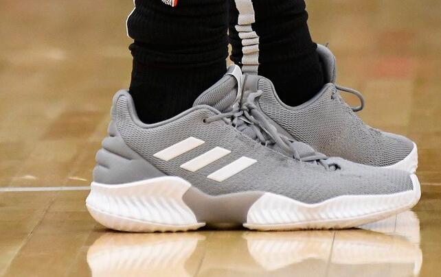 今日球场战靴鉴赏：塔克换鞋狂