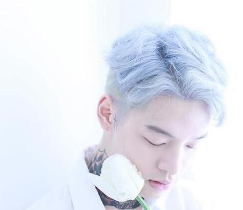 头发稀疏且发质软怎样打理才好看,头发稀疏发质软怎么治