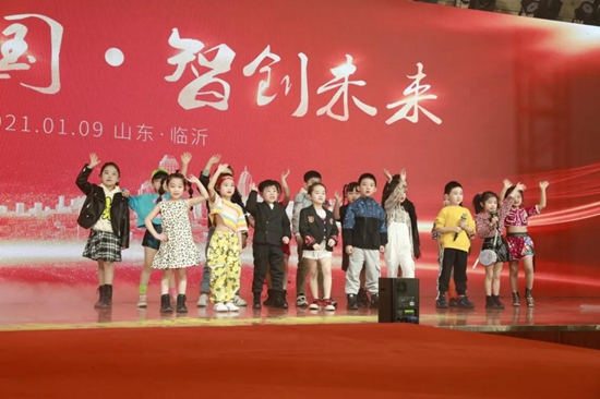 金戈铁马闻征鼓的下一句,金戈铁马闻征鼓只争朝夕启新程