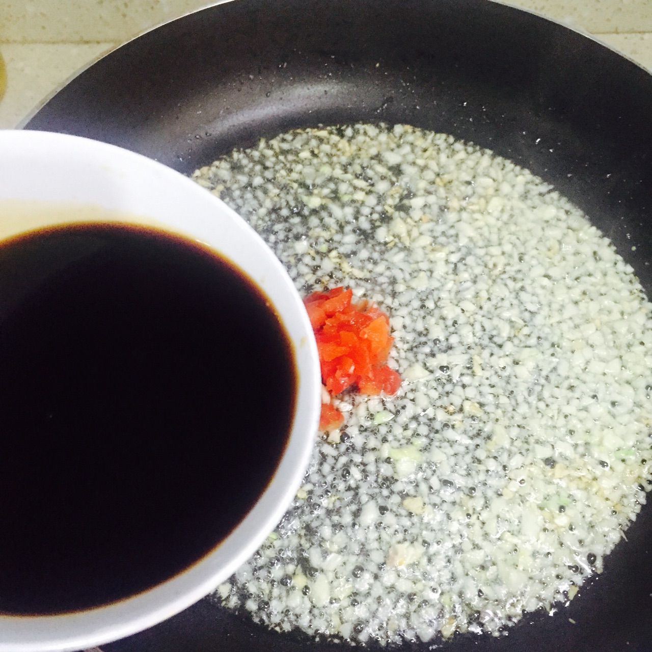 吃鲍鱼蒜蓉一口一个过瘾,蒜蓉粉丝蒸鲍鱼怎么做最简单易学