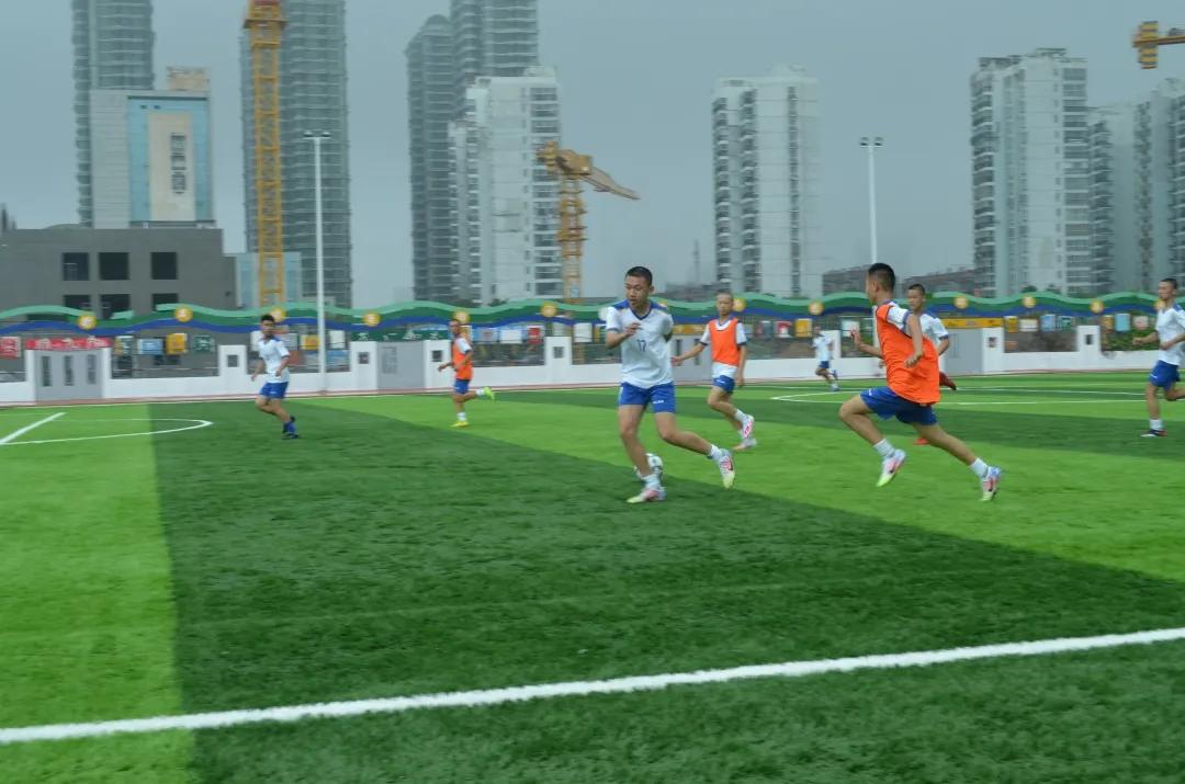 连云港初中封闭式训练营,连云港成人足球训练营招生报名