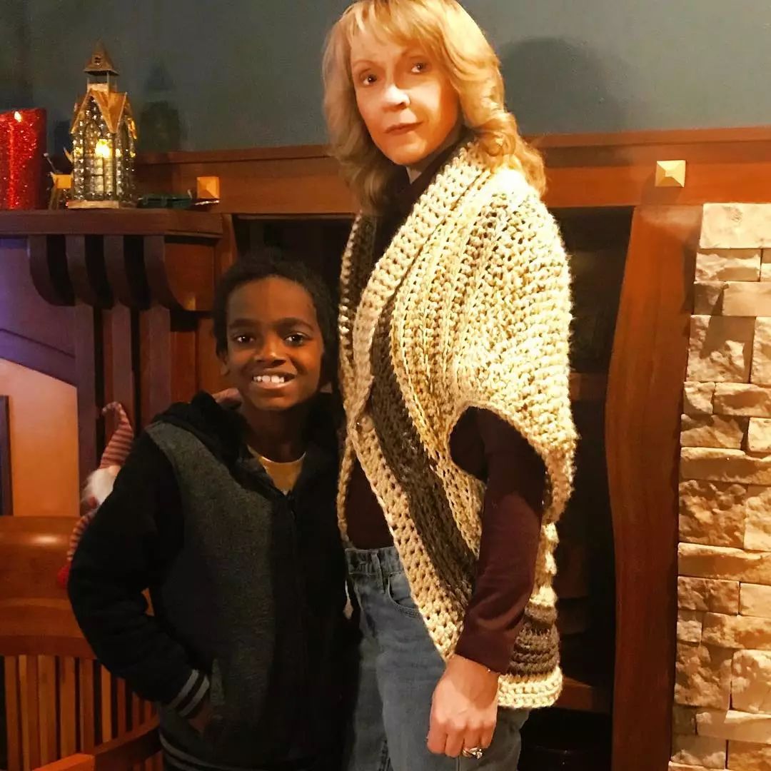 19万人看男生玩编织，他用钩针从弃婴，逆袭为美国“全民偶像”