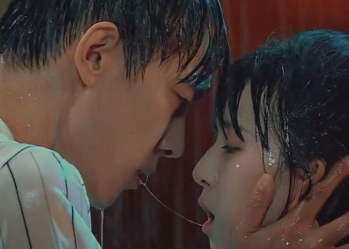 这年头的吻戏都这么激烈的么，嘴唇都是铁做的吧？