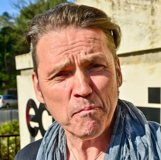 这么有钱还这么“抠”！素食43年的他究竟经历了什么？