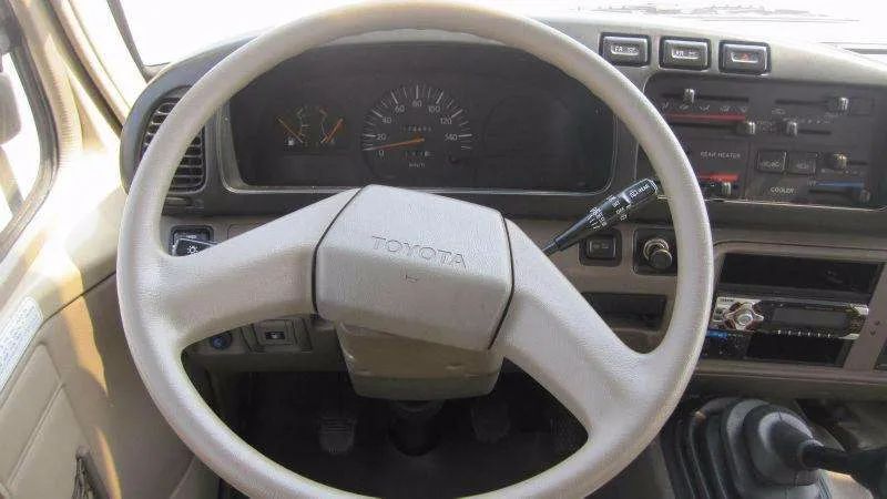 真考斯特和仿考斯特,丰田考斯特各个版本