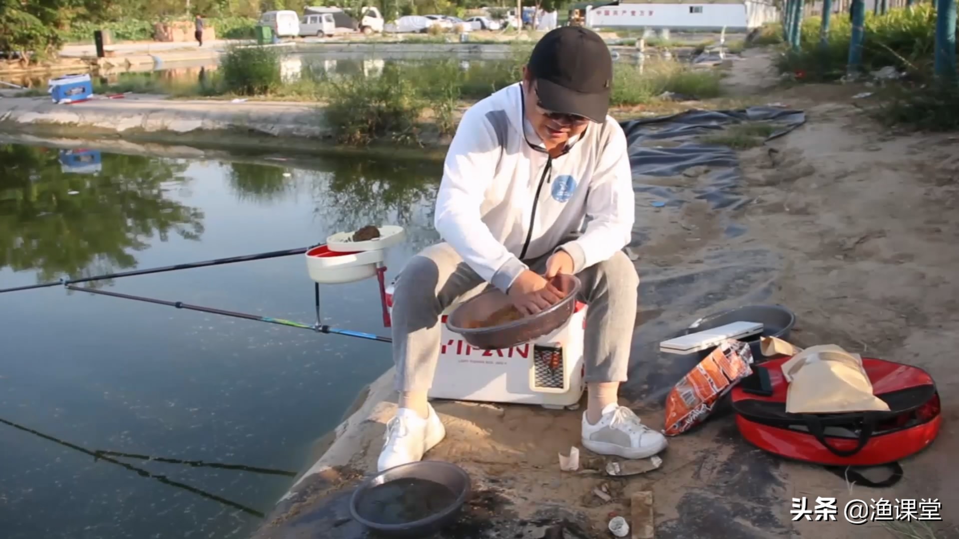 钓鱼王新款疯钓鲫本味,钓鱼王黑坑开饵视频