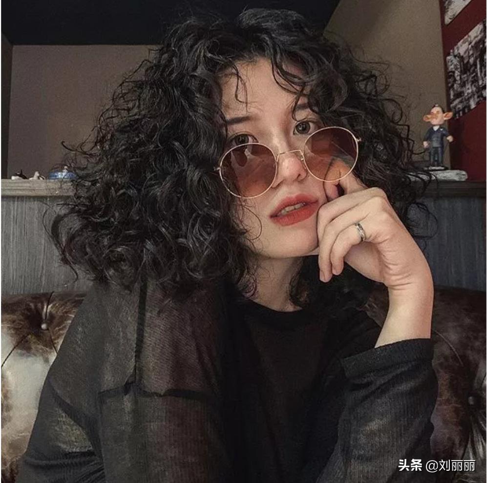 女生短发别针造型,所有女生剪完不用打理的减龄短发