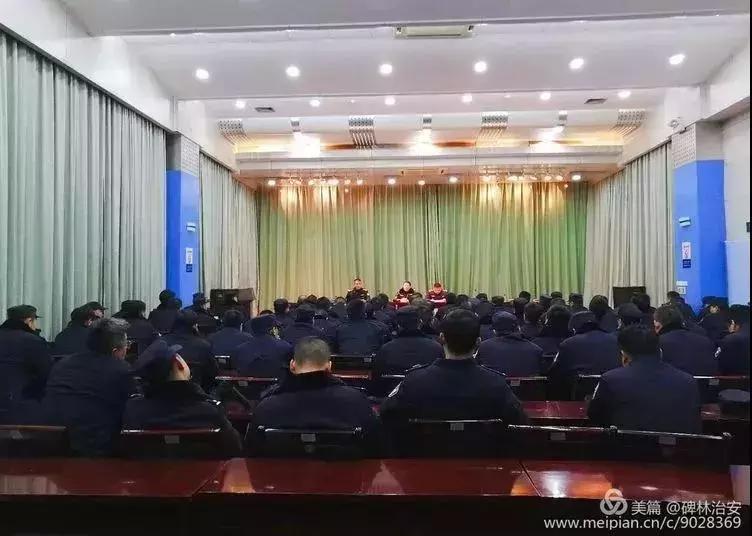 派出所开展黄赌专项整治,西安碑林警察铁锤行动