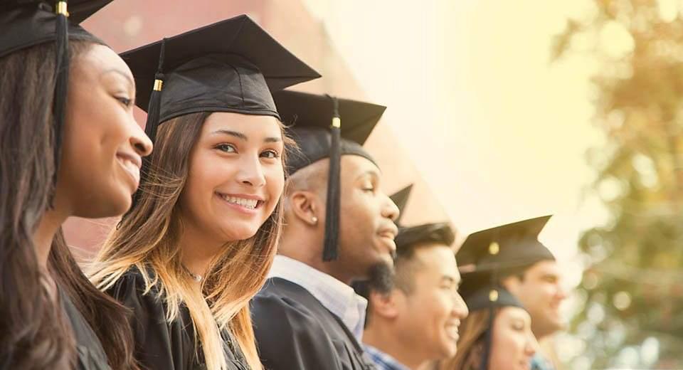 英国境内的“中国留学生”，被集体遣返，网友：真给中国丢脸