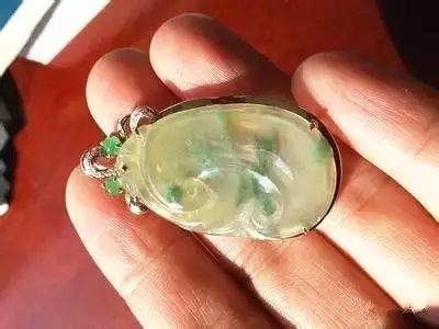 为什么翡翠会变黄怎么挽救,翡翠变黄了什么原因