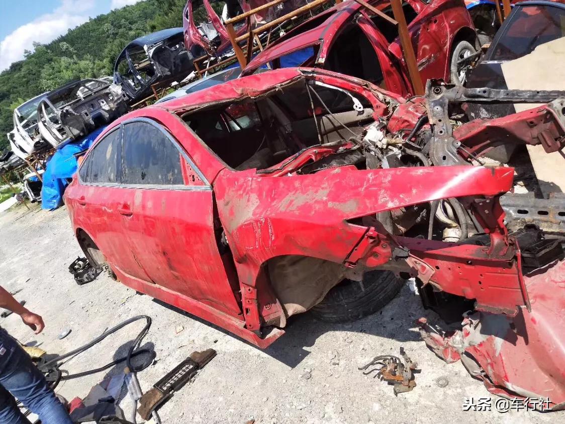 汽配人的一天(164)大泥鳅日系异类马自达6,3台事故拆车