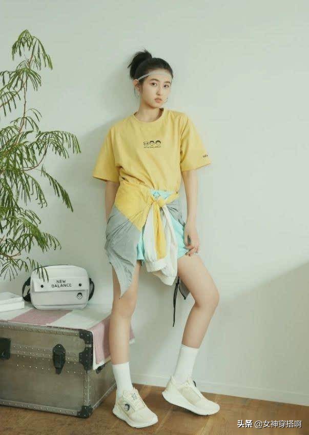 别再穿土气的红袜子,女士黑袜好穿又好搭