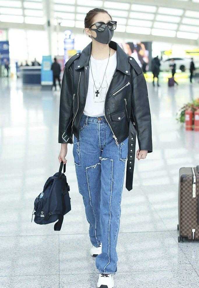 关晓彤白色帆布鞋,关晓彤穿黑色帆布鞋